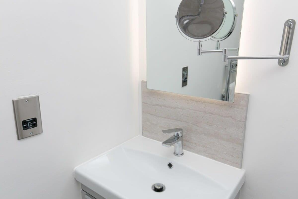 Stunning 2 Bedroom Apartment In Wallasey Exteriér fotografie